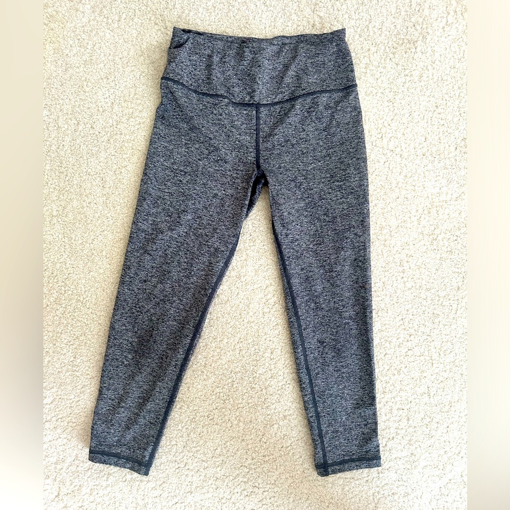 Victoria Secret Sport VSX Knockout Capri Leggings in Gray Size Small